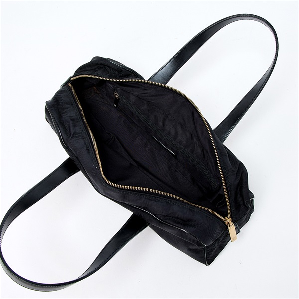 CHANEL ニュートラベルライン 2005年頃 ショルダーバッグ ブラック