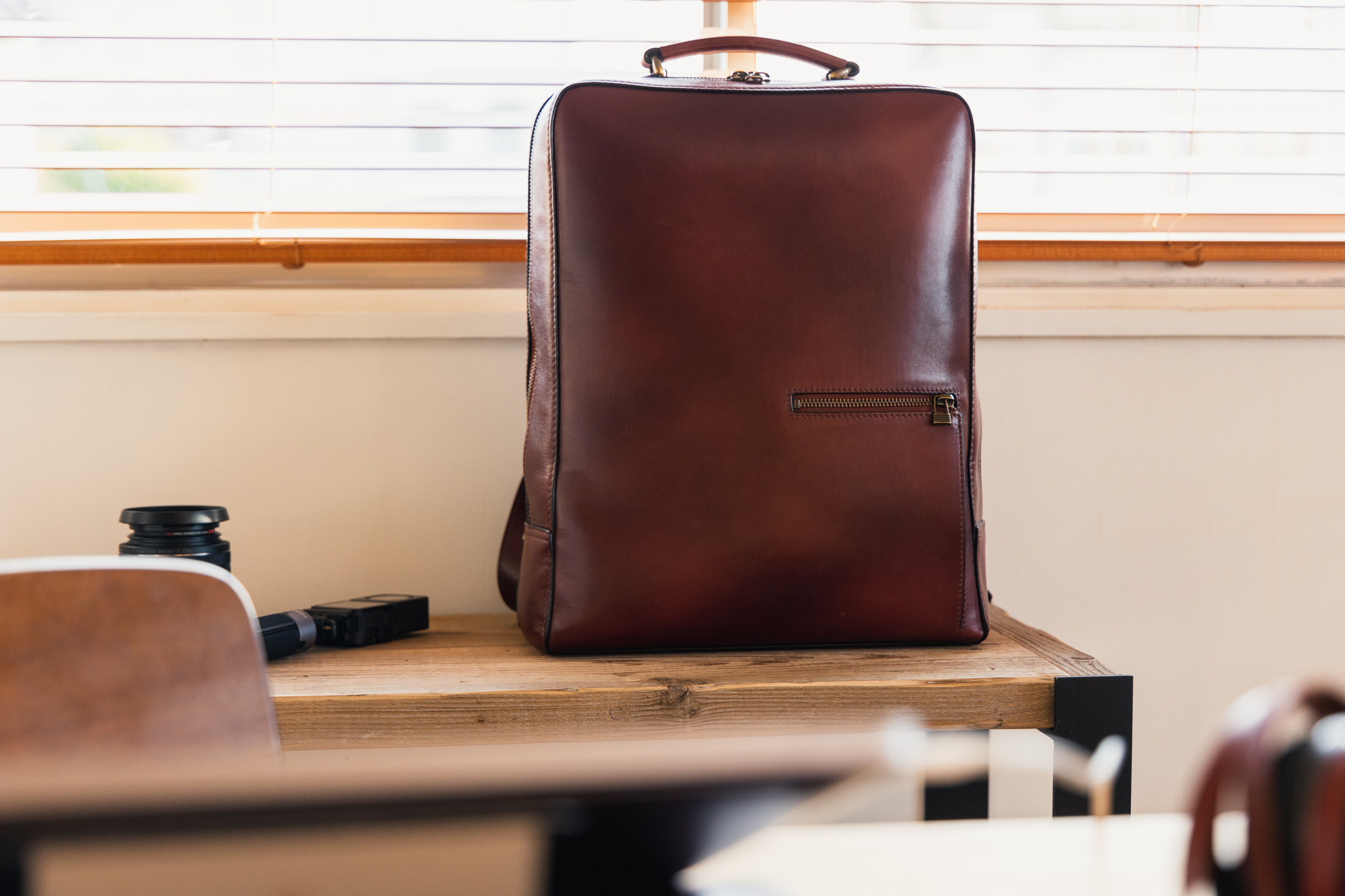 MOTHERHOUSE「アンティークスクエアバックパック」5ヶ月使用。ツヤと型