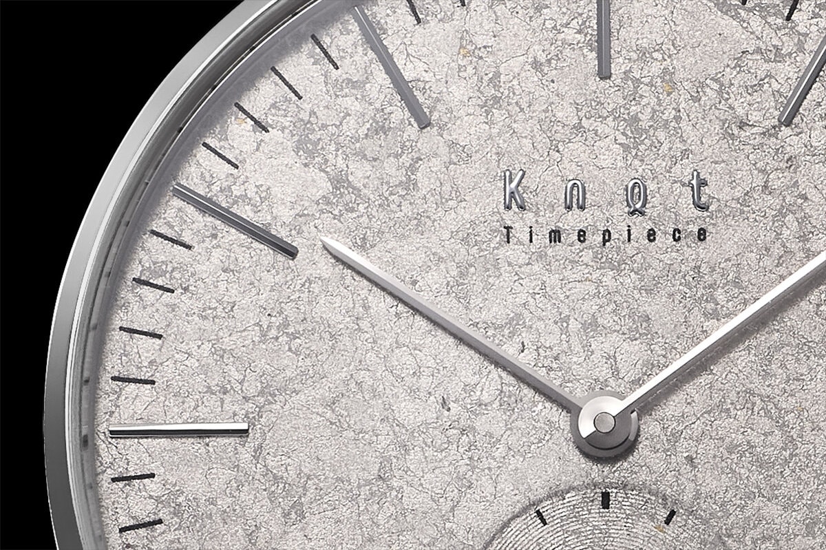 3万円台でプラチナ箔を施した腕時計が自分の手に」大人気腕時計