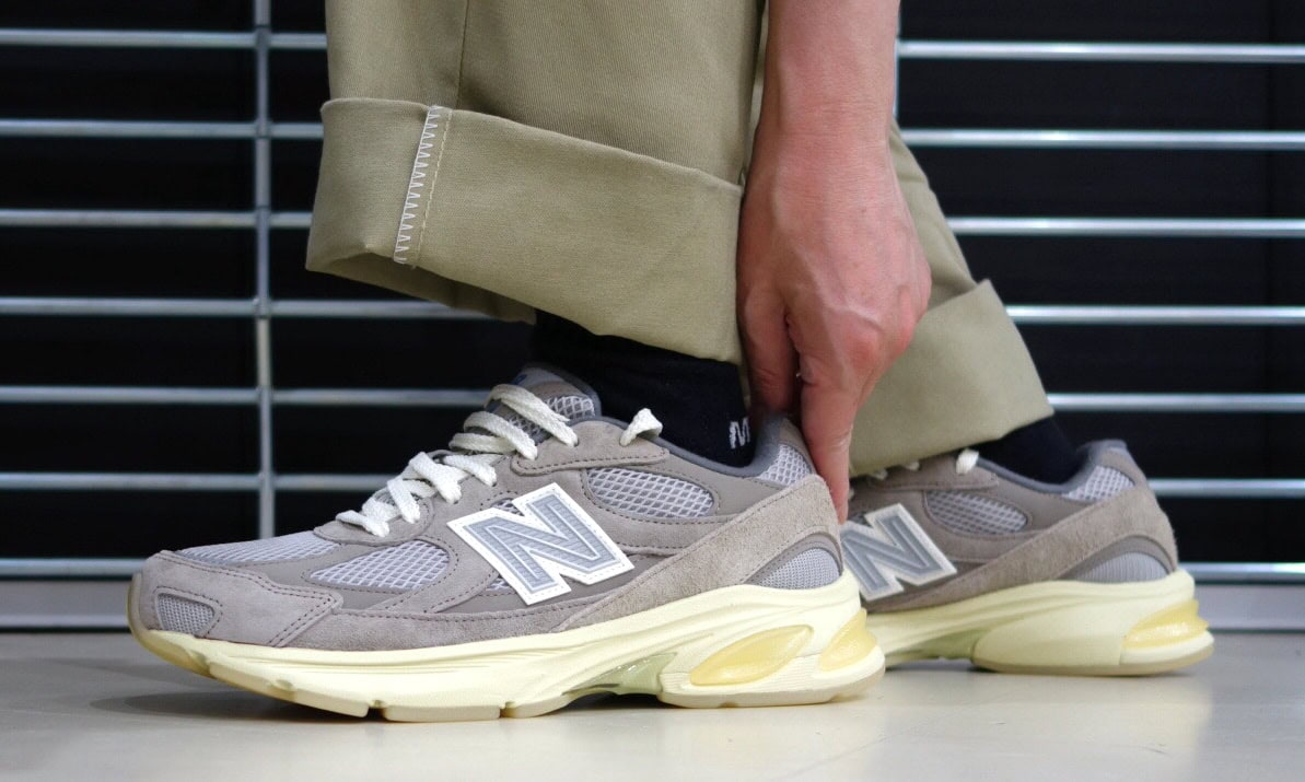 懐かしくて新しい一足」ニューバランスらしいグレーで彩った限定