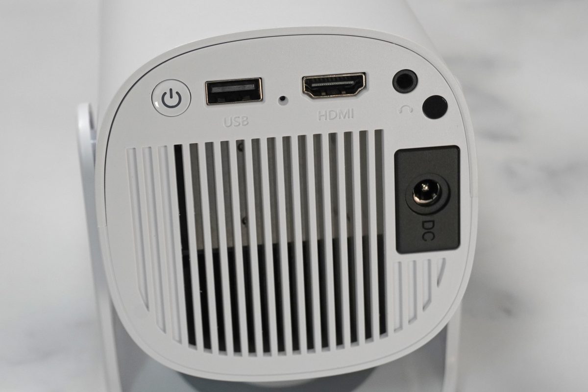 ニトリ】3ヶ月待ちの「9,990円プロジェクター」がついに在庫復活！天井