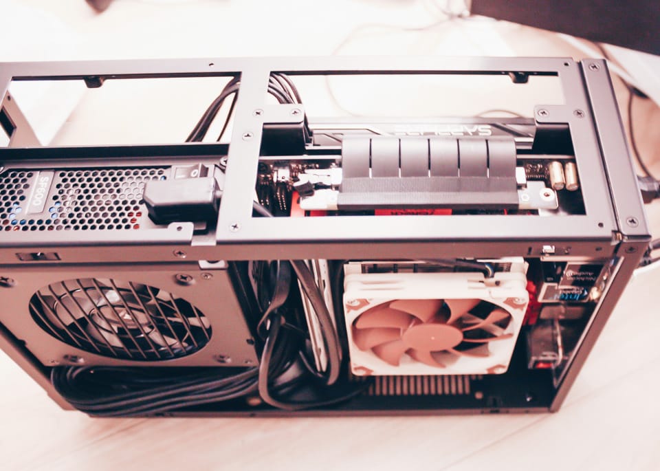 7.2Lの超小型容量で30cmまでのGPUを搭載可能なMini-ITXケース／Dan