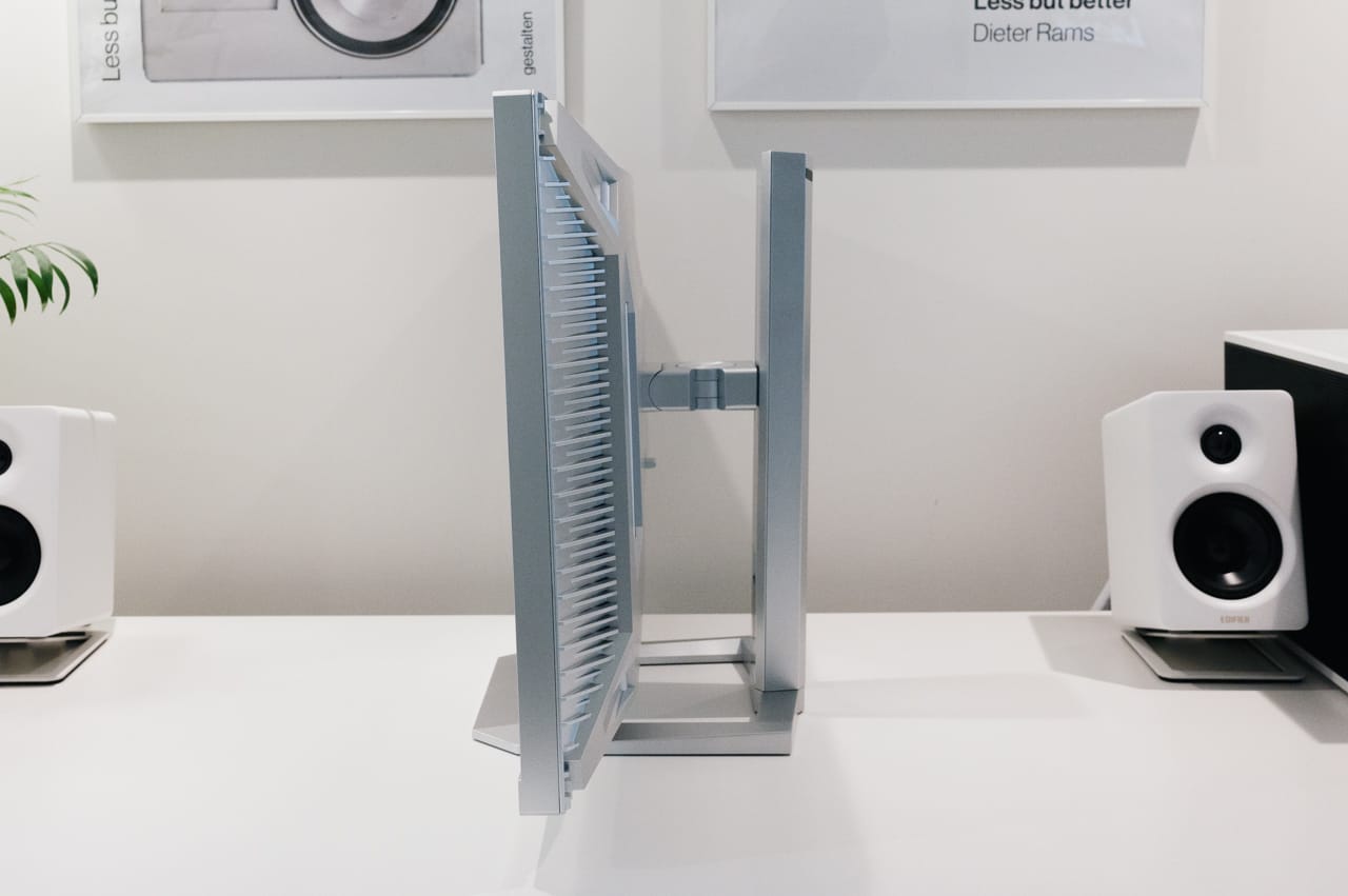 INNOCN 27M2V レビュー／圧倒的な映像美を誇るコスパ最強のMini-LED