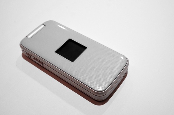 シニア世代におすすめ！ ドコモの「らくらくホン F-01M」の特徴や便利