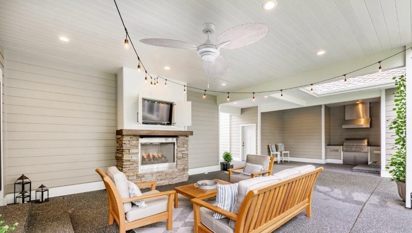 Harbor Breeze Tropic Palm 54-in Matte White with White-washed Oak