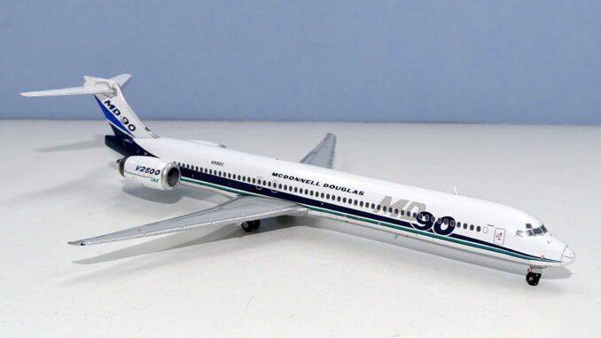 A Stretch Too Far: McDonnell Douglas MD-90-30 N901DC by JC Wings