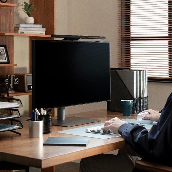 BenQ ScreenBar Pro｜ワークスペースを最適化する革新的なモニター