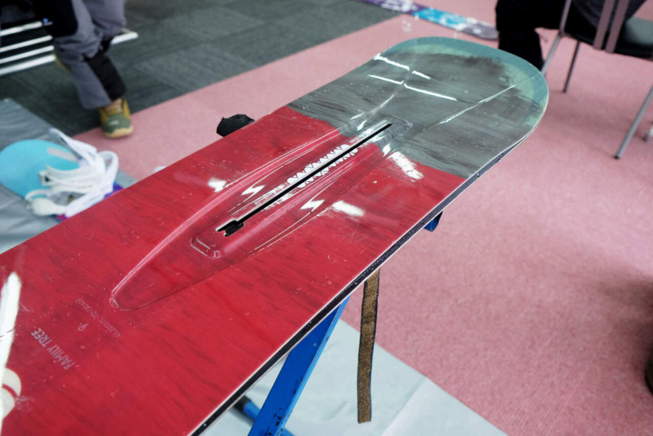 WORKING STIFF｜再生可能素材から生まれたサーフライクなスノーボード