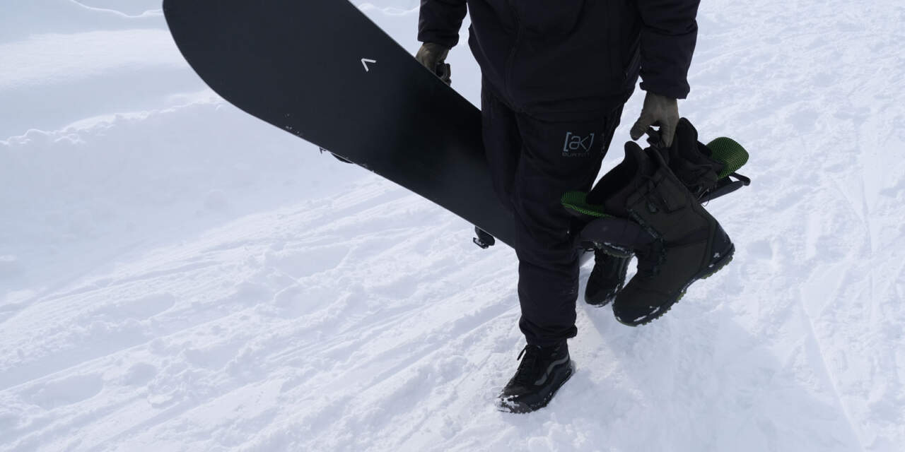 驚くほど軽く、蒸れずに暖か。BURTON AKのHELIUMシリーズ