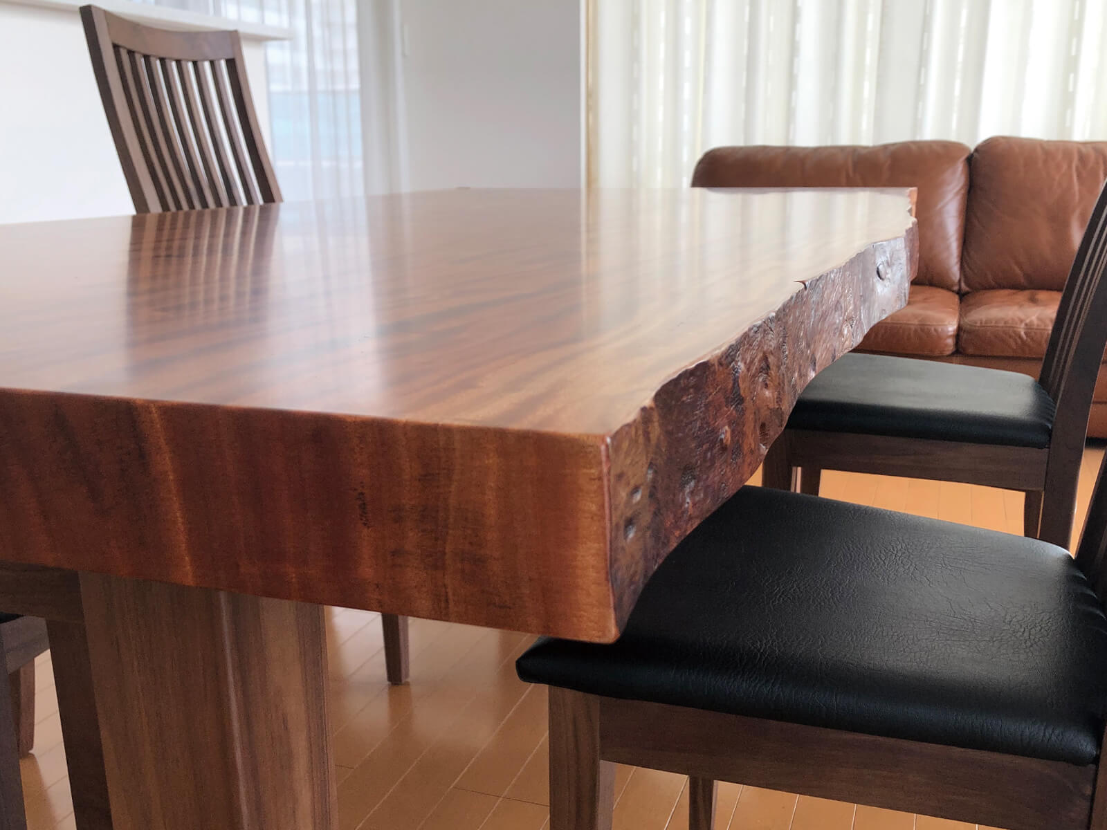 ダイニングテーブルxチェア・ベンチxマホガニー【神奈川県 H様】大迫力