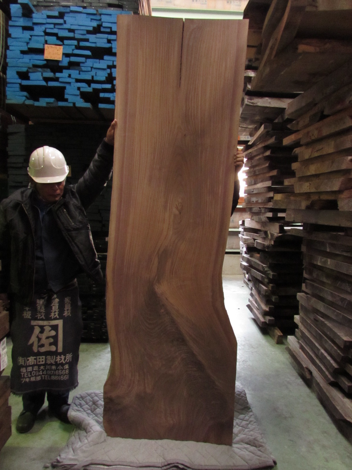 乾燥済み一枚板天板” シマシマ模様の幅広『ベリ一枚板』と木目がキレイ