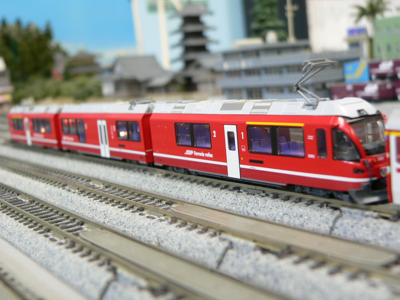 カトーのスイス型、レーティッシュ鉄道のベルニナ急行に室内灯を