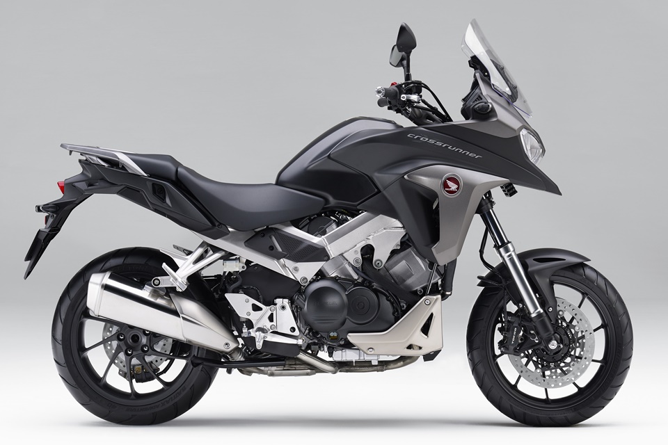 大人の魅力UP！】HONDA「VFR800F」「VFR800X」が装備を充実！ツアラー
