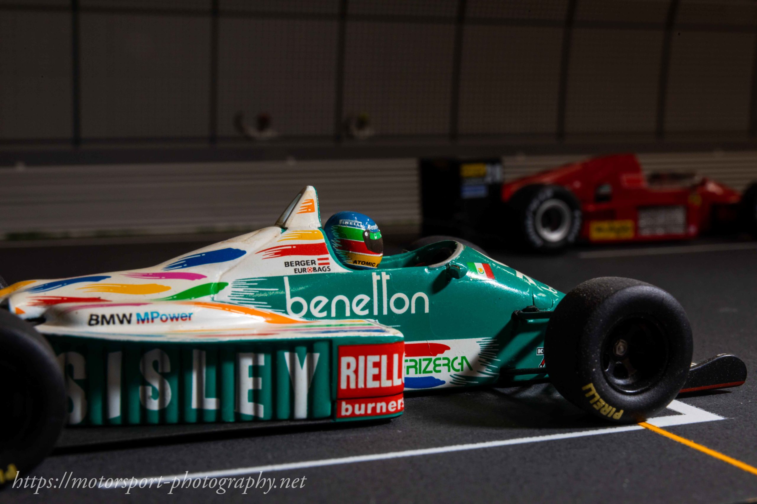 ベネトンB186 派手なカラーリングが特徴的なベネトン＆ベルガー