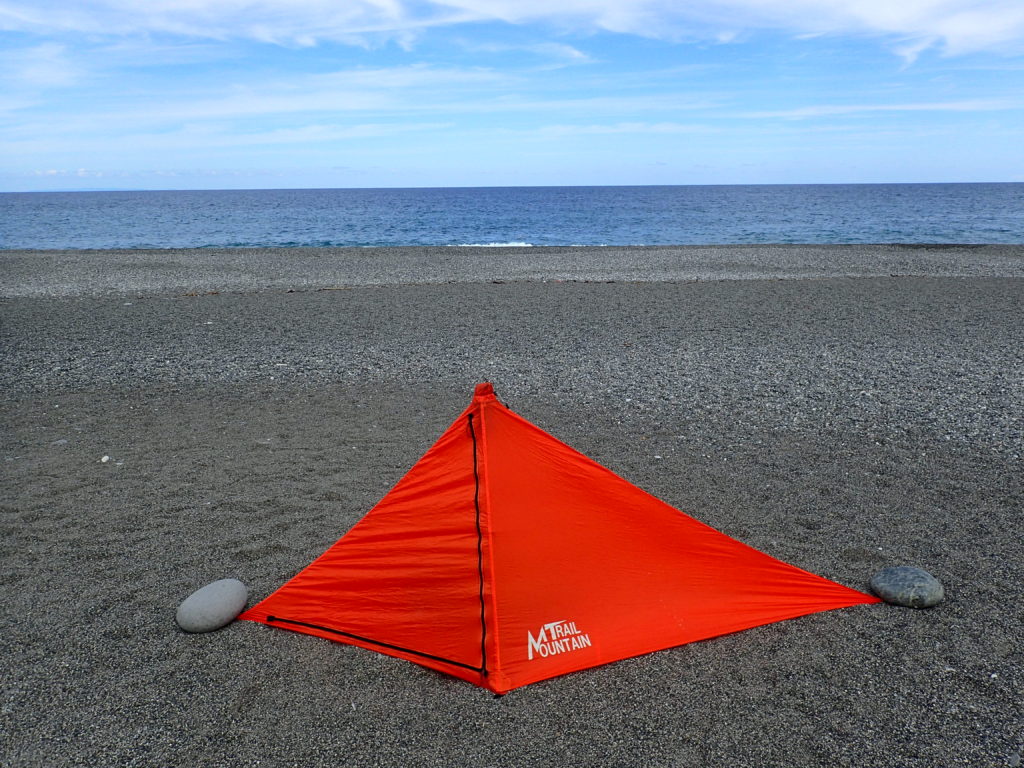 ヘリテイジのストックシェルター【登山用簡易テント】は慣れれば1分で