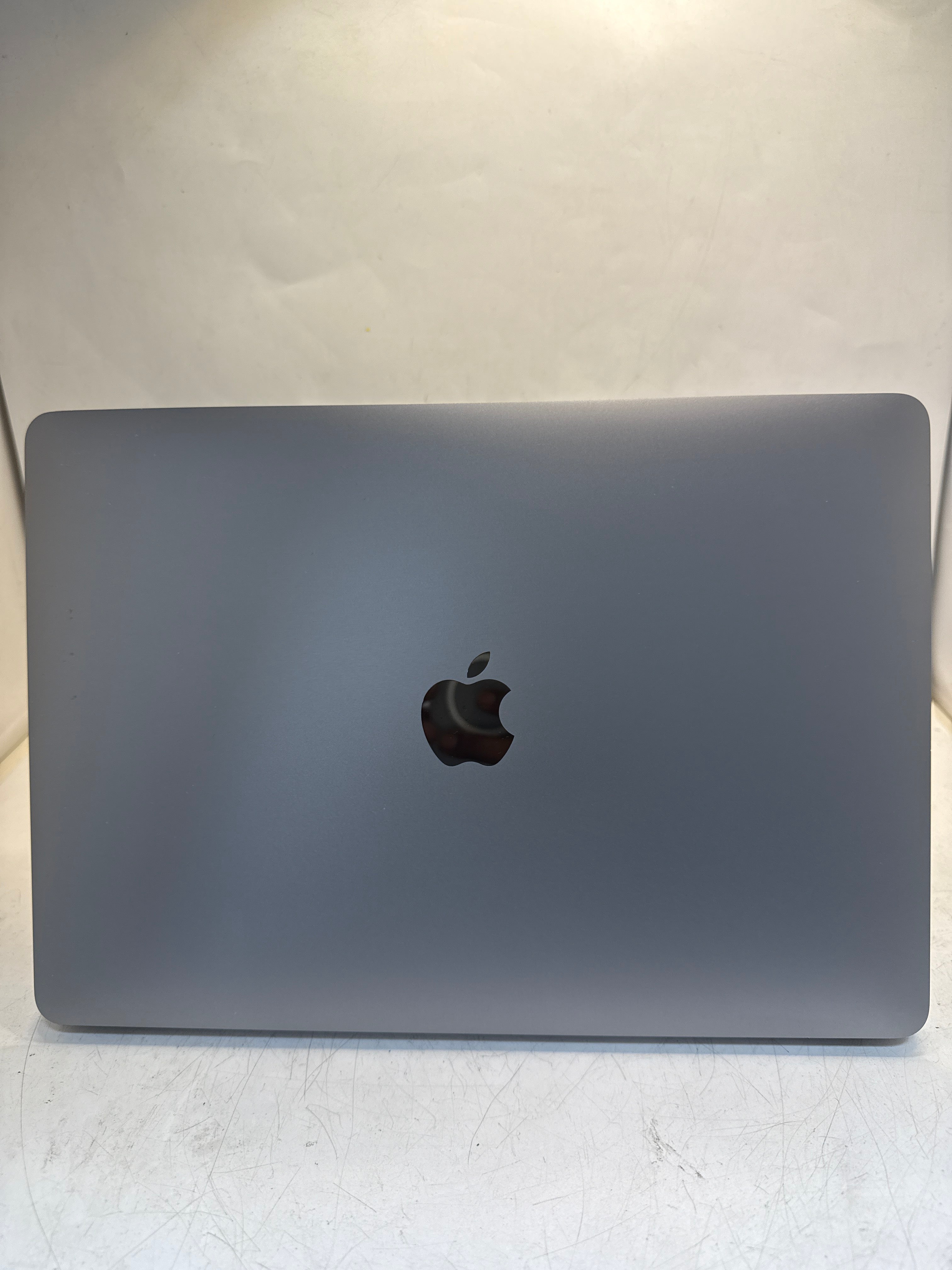 MacBook Pro 2020 M1 8/256 13インチ – ML COMPUTERS