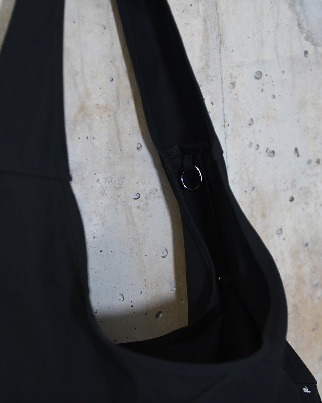 POSTMAN BAG / BLACK | A men's brand that focuses on domestic