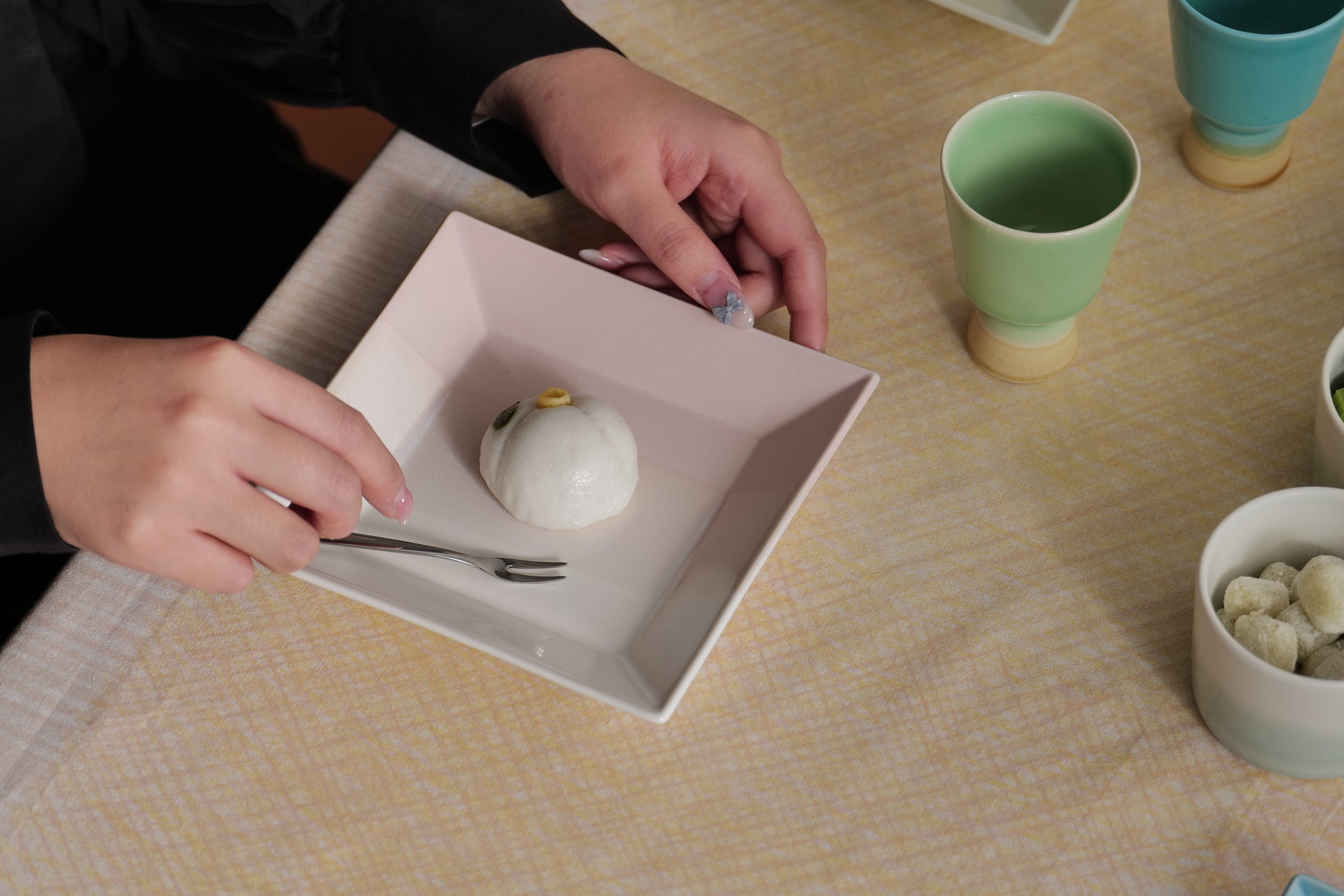 KASANE 角皿16cm さくら色 | 石本藤雄デザインの食器、雑貨の通販