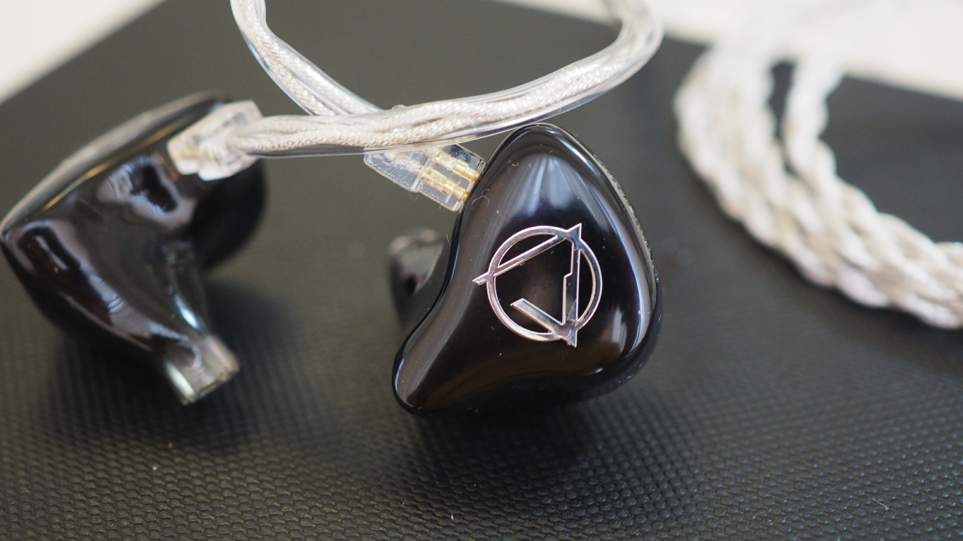 じっくり試聴 イヤホン AROMA Witch Girl S | 好きな音楽をいい音で