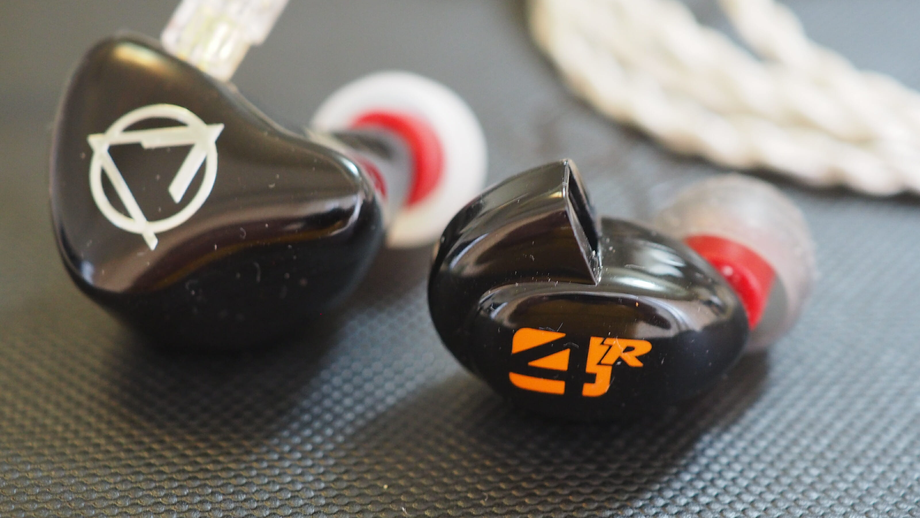 じっくり試聴 イヤホン AROMA Witch Girl S | 好きな音楽をいい音で