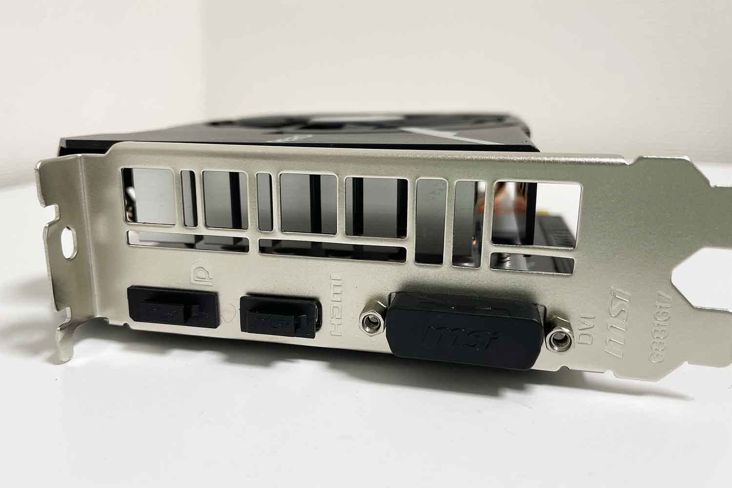 初めての自作PC 組立手順17「グラフィックボードGTX1660superをPCに