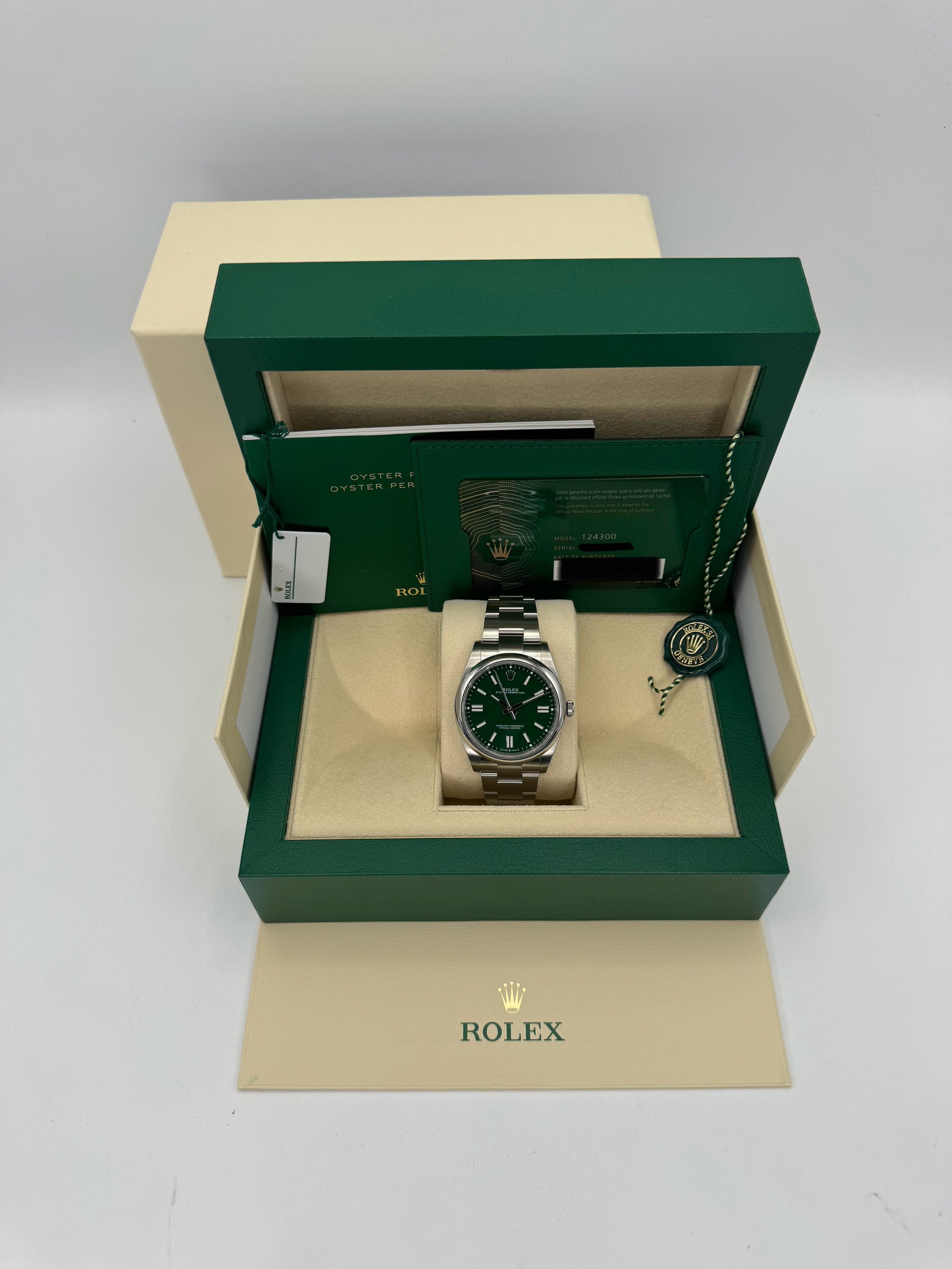 NEW 2025 Rolex Oyster Perpetual 41mm 124300 Green Dial