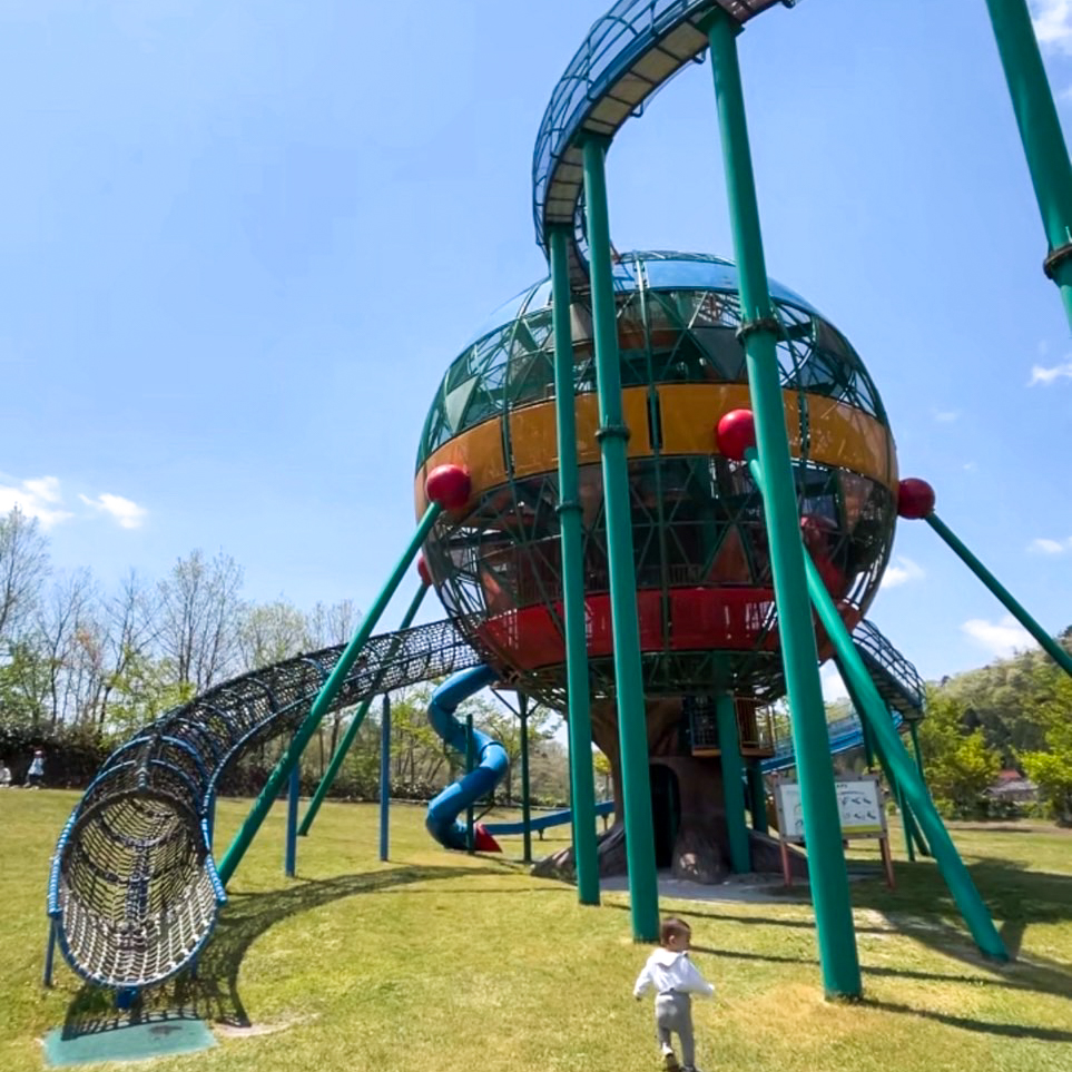 みなり遊園地】全長80メートルの巨大ローラーすべり台がある公園