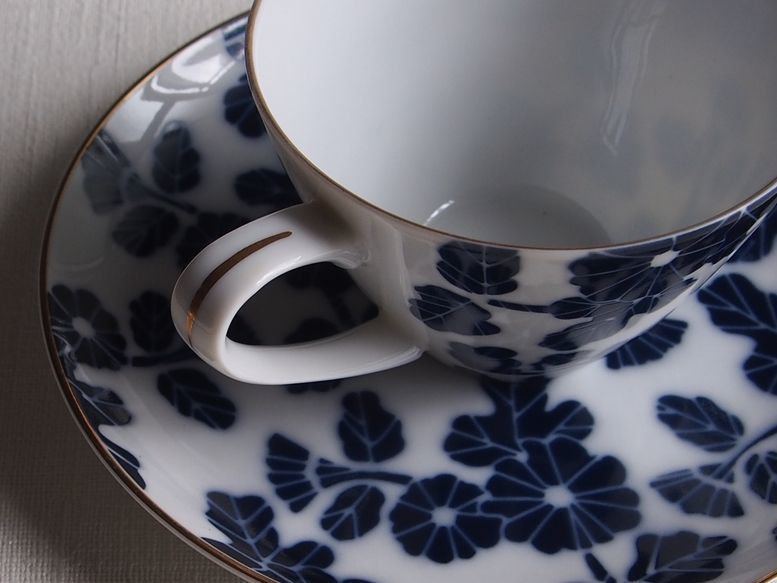 SHOP偶然と必然の間 深川製磁 カップ＆ソーサー 染付花