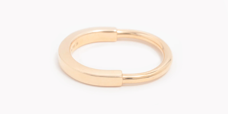 更新：2025年8月】ティファニーロックリングの特徴と定価を調査