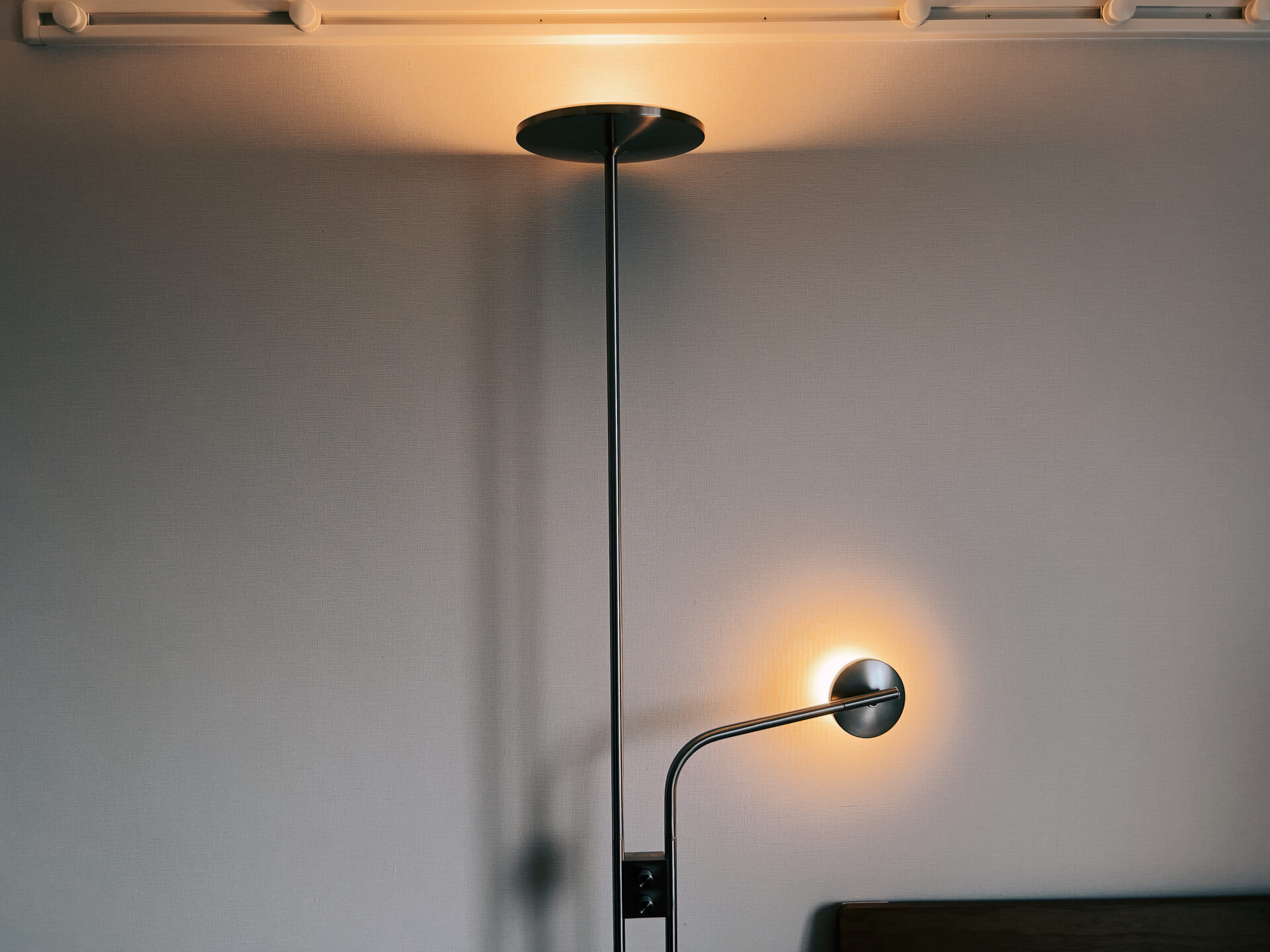 IKEA『イスヤクト』レビュー｜無機質インテリアに合う最高の照明