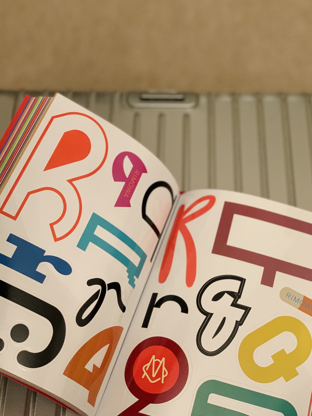 RIMOAのスーツケース ～旧型のですが、ステッカーを貼ってみました