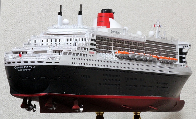 1/400客船 クイーンメリー2 ドイツレベル REVELL OceanLiner Queen Mary2