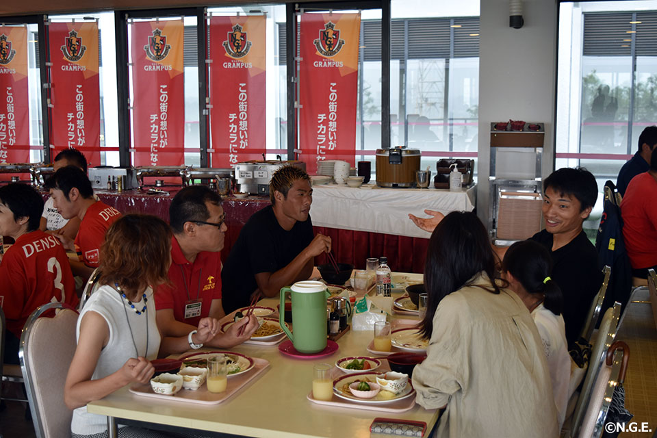 赤﨑 秀平 | 選手・スタッフ | チーム | 名古屋グランパス公式サイト