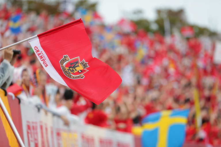 グランパス応援フラッグ」でJ1へ 名古屋の風を起こそう！｜ニュース