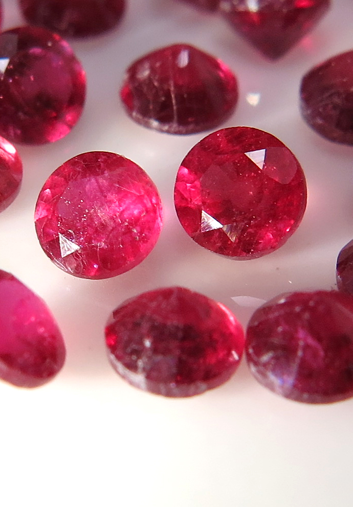 ルビー 天然石ルース （加熱/鉛ガラス充填） ラウンド【3mm