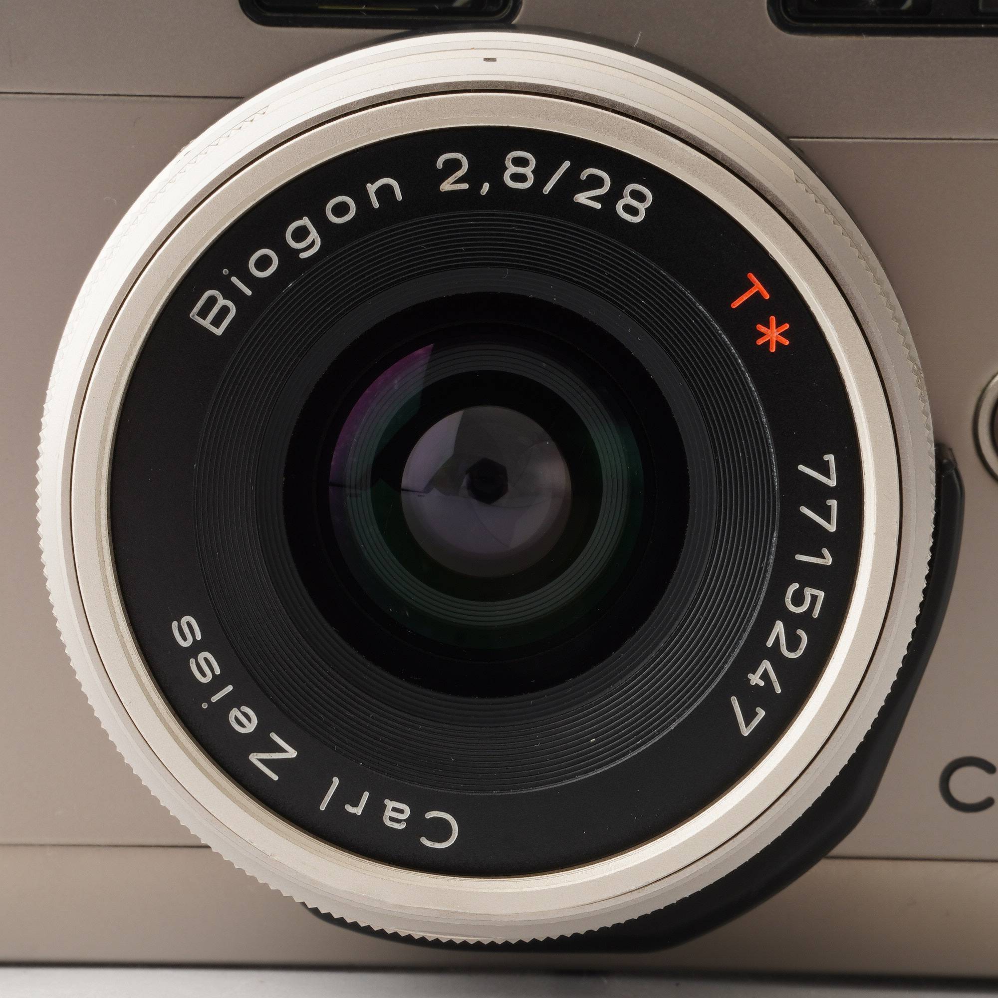 Contax G1 / Carl Zeiss Biogon 28mm f/2.8 – Natural Camera