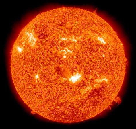 4年ぶりに最大規模の太陽フレア発生 | ナショナル ジオグラフィック