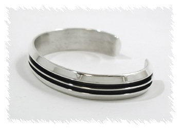 Navajo Cuff Bracelet – Tom Hawk | Native American Jewelry Tips