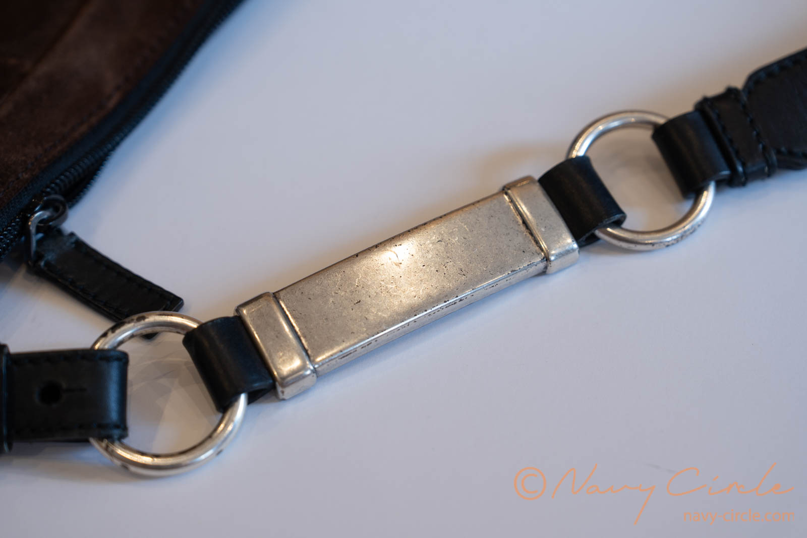 私の愛用品 (6) YSL rive gaucheの銘品鞄Mombasa | Navy Circle