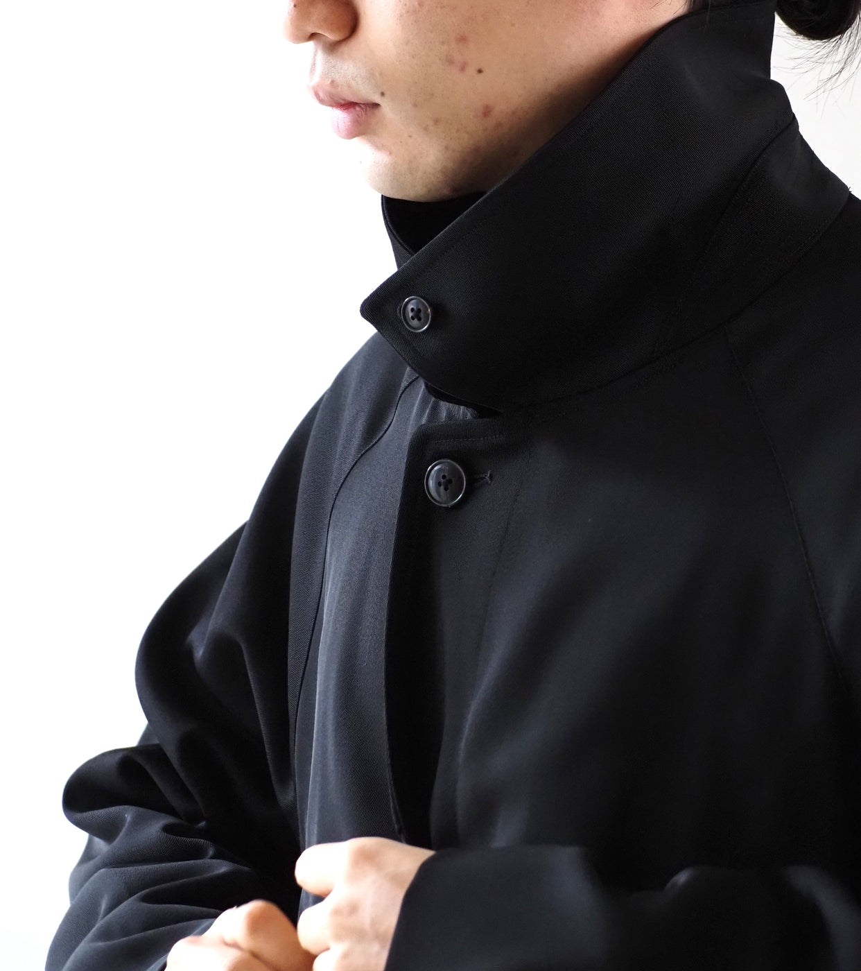 COMOLI ウール ギャバ バルカラーコート , Black – Navyblue