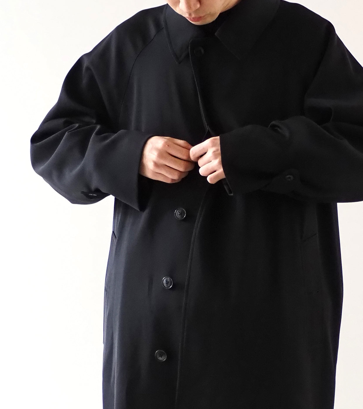 COMOLI ウール ギャバ バルカラーコート , Black – Navyblue