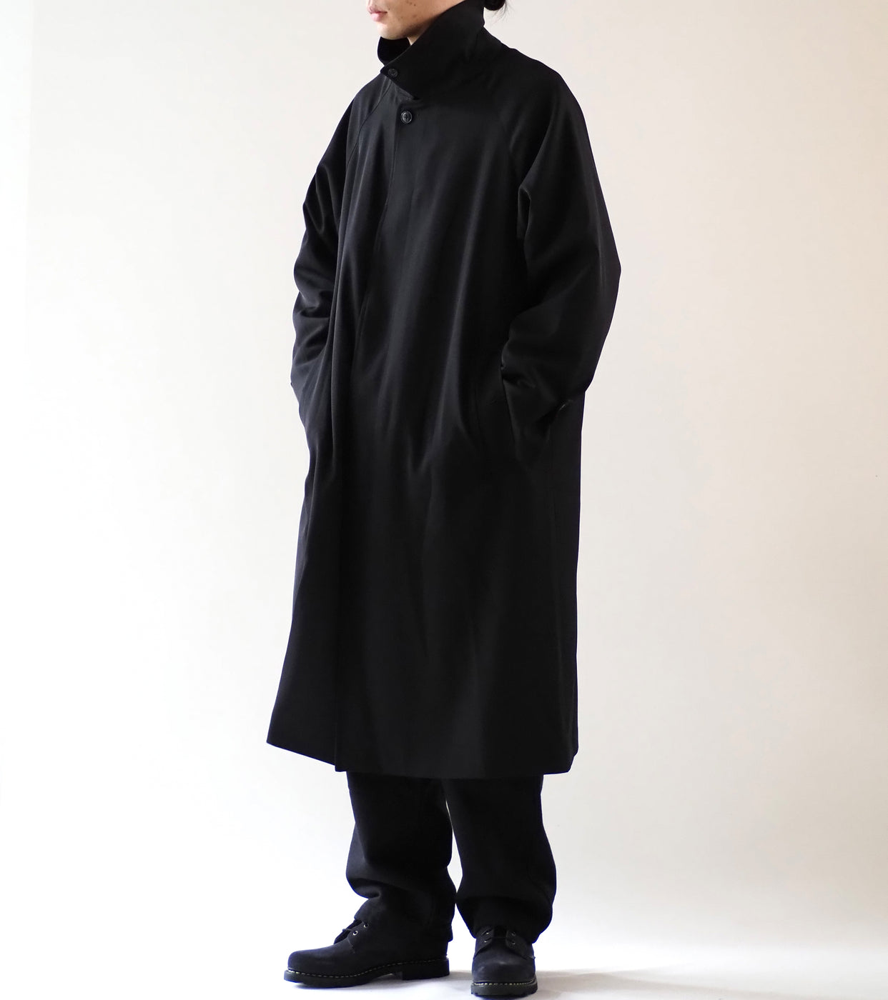COMOLI ウール ギャバ バルカラーコート , Black – Navyblue