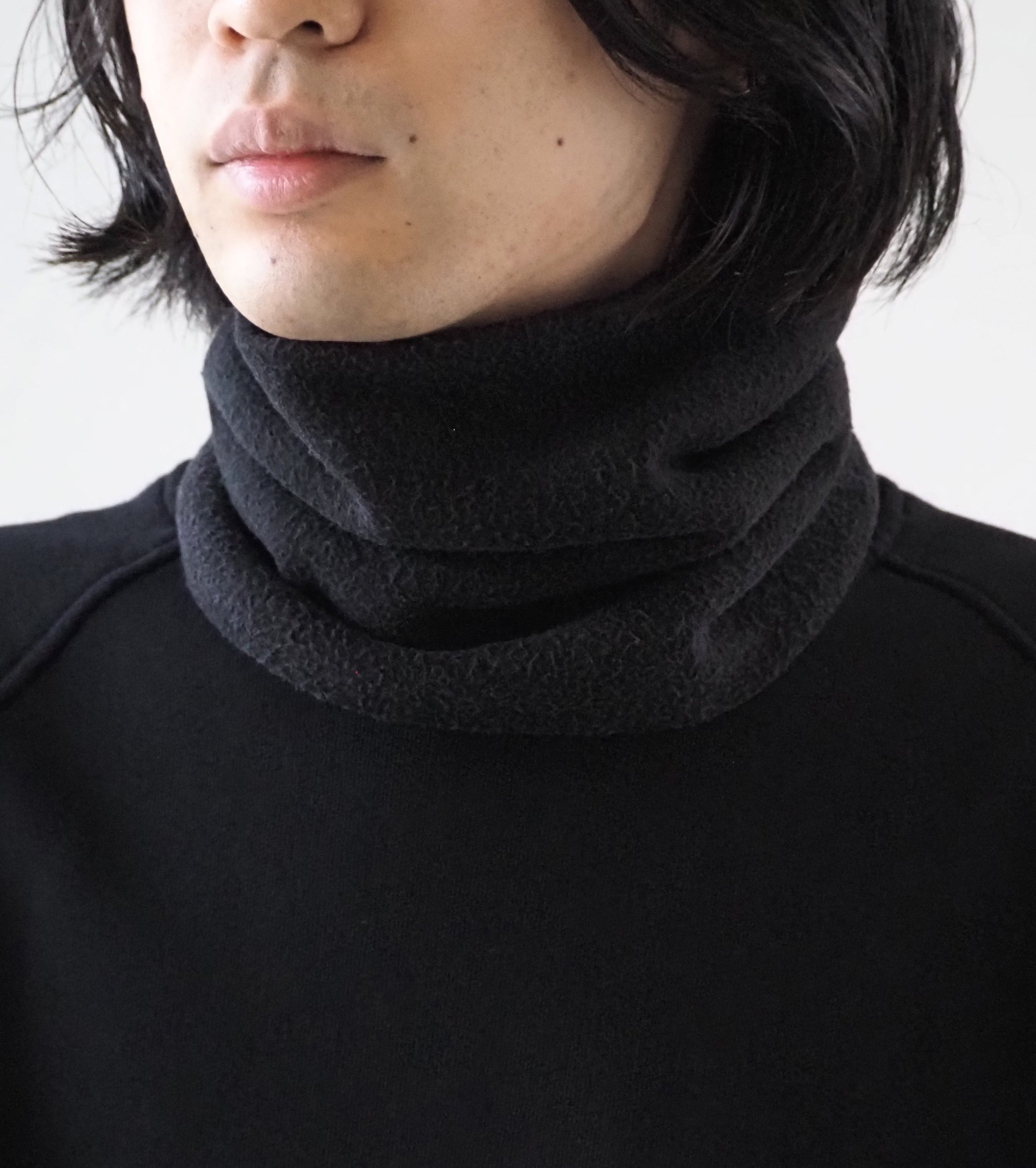 COMOLI フリース ネック ウォーマー, Fade Black – Navyblue