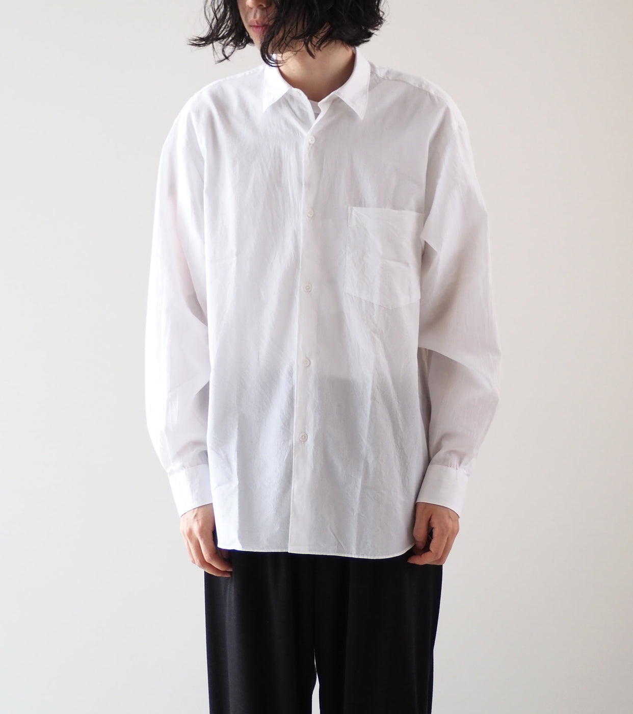 COMOLI コモリシャツ, White – Navyblue