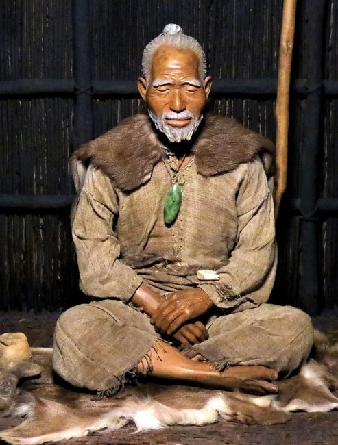 体験プログラム「縄文時代の飾り―ヒスイの大珠(たいしゅ)―を作ろう