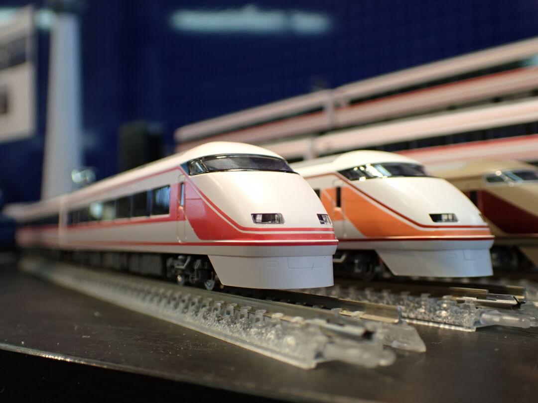 東武100系スペーシア（いちごスペーシア）セット 品番：98879 鉄道模型