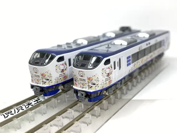 281系（ハローキティ はるか・Ougi）が入線しました。 TOMIX 97208 3両