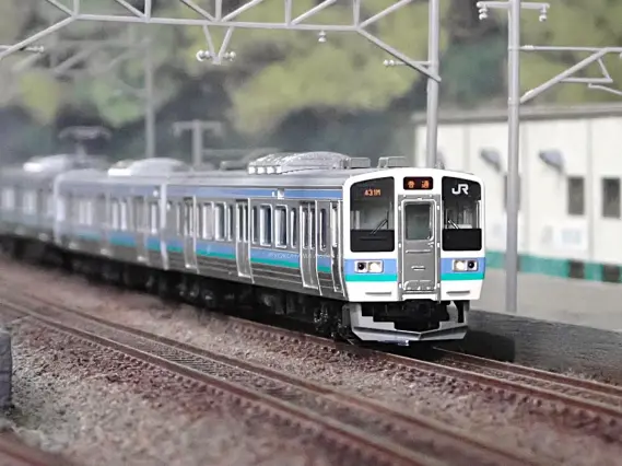 211系3000番台（長野色）N313編成が入線です。 KATO 10-1852 3両セット