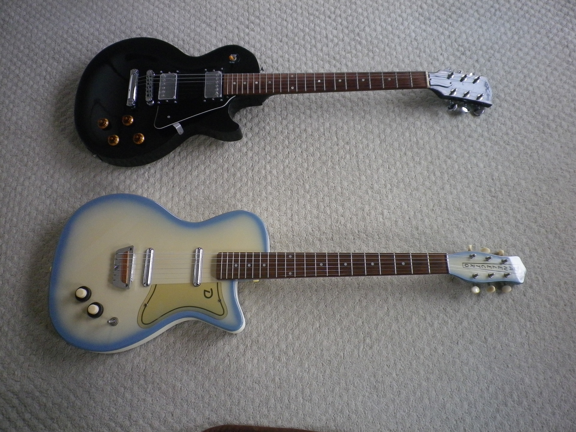 どことなく玩具っぽいDANELECTDROシングルカッタウェイ・モデル