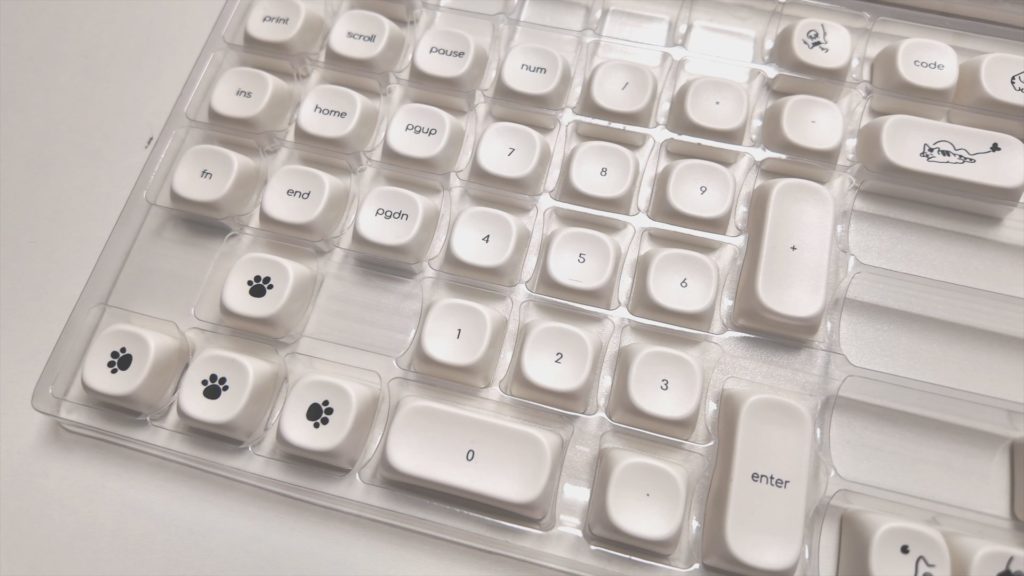 自作キーボード】Corne V4 Cherryコトコト化！キーキャップ交換で